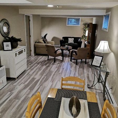 Fully Furnished On Broadway In Moncton 아파트 외부 사진