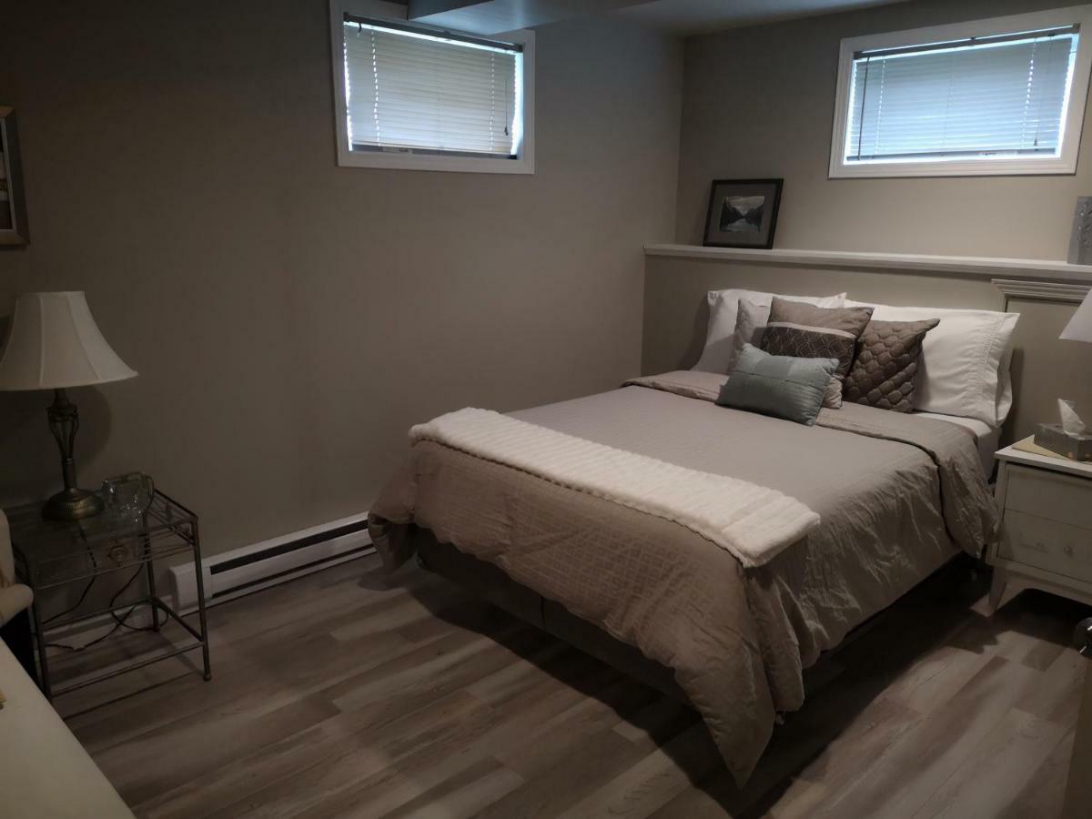 Fully Furnished On Broadway In Moncton 아파트 외부 사진