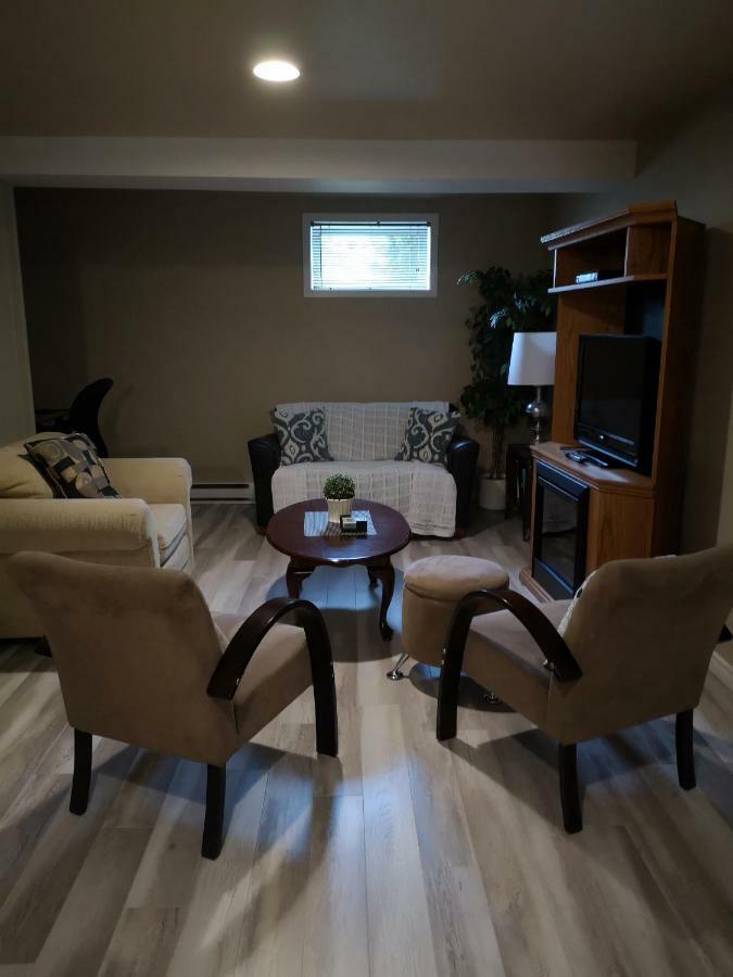 Fully Furnished On Broadway In Moncton 아파트 외부 사진